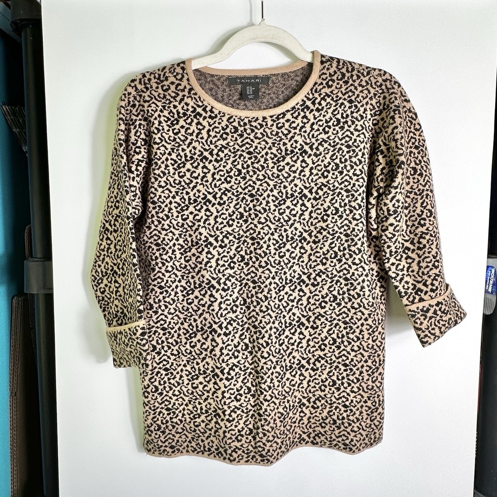 Tahari Leopard Print Knit Sweater Tunic Womens Size XS Animal Print 3/4 Sleeve